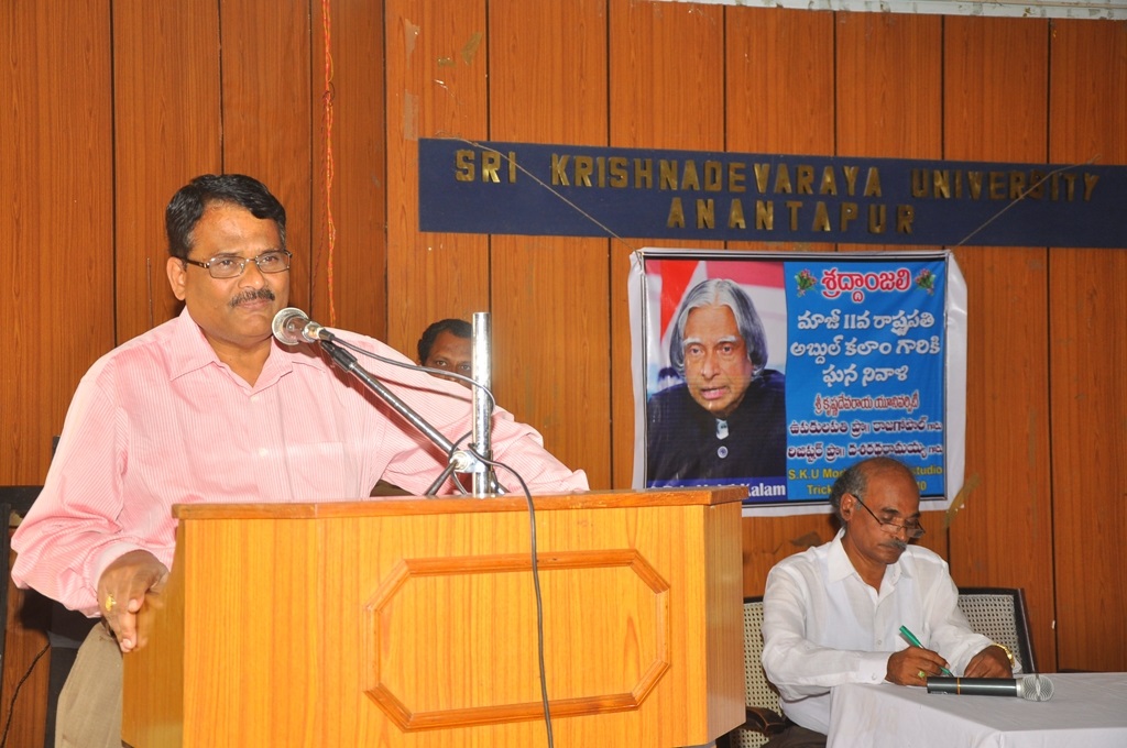 SKU_VC Prof.Kuderu Rajagopal addressing stake holders on demise of APJ Abdul Kalam.JPG