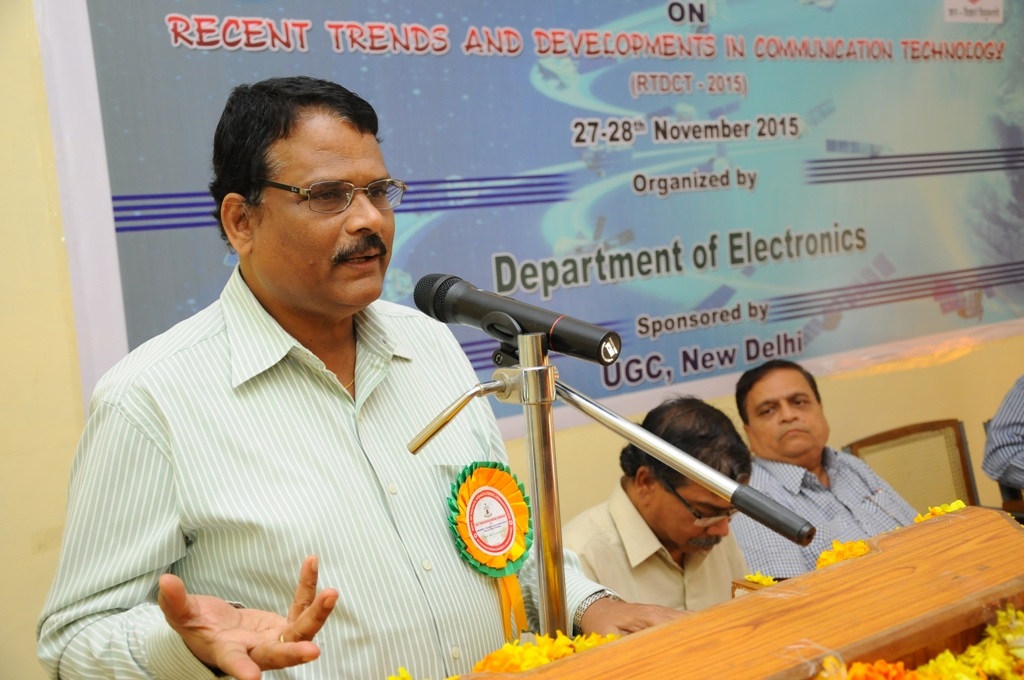 SKU VC Prof.Kuderu Rajagopal addressing students of electronics during national seminar