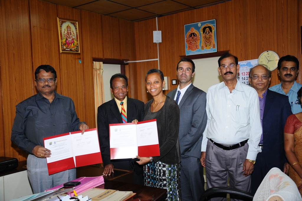 SKU VC Prof.Kuderu Rajagopal exchanging MoU with South Africa representatives on faculty excahnge