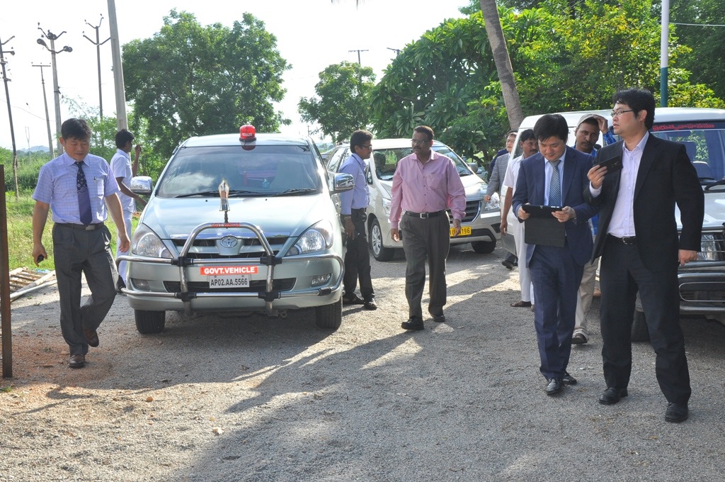 SKU Vice-Chancellor Prof.Kuderu Rajagopal along with korean representatives visited itikalapalle power substation to knowprosandsons in 1MW Solar Plant