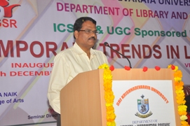 SKU VC Prof.Kuderu Rajagopal addressing library science students during seminar on contemorary trends in library science